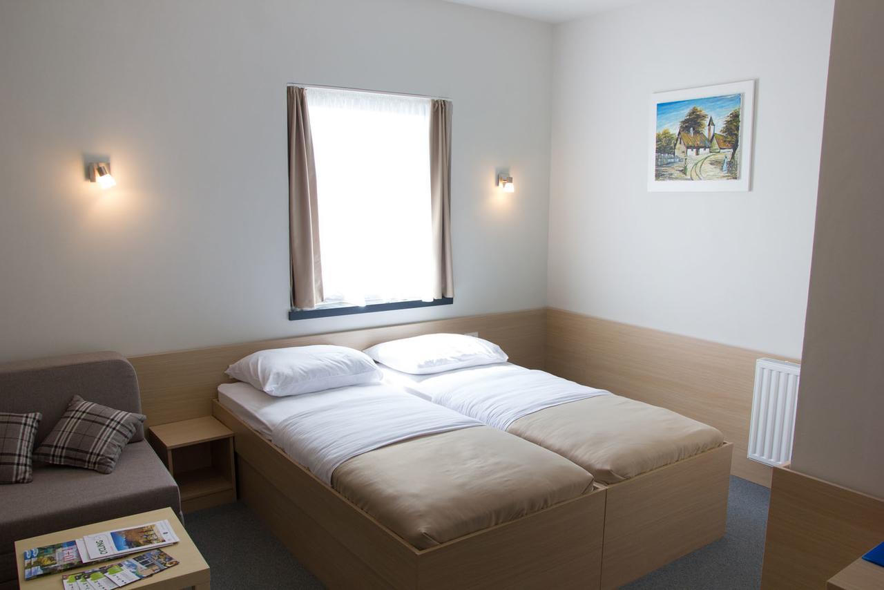 Hotel Lika Jug Brinje Exteriör bild