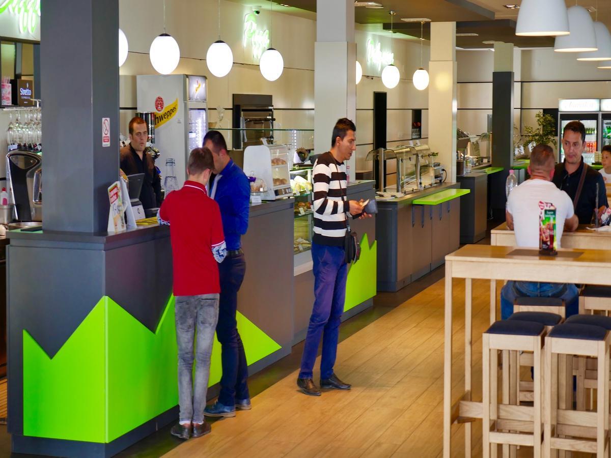 Hotel Lika Jug Brinje Exteriör bild
