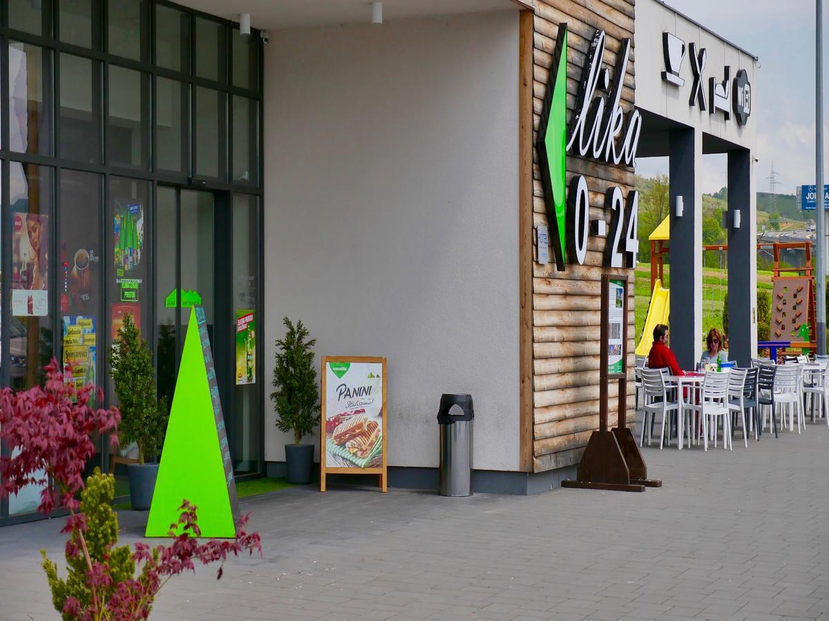 Hotel Lika Jug Brinje Exteriör bild